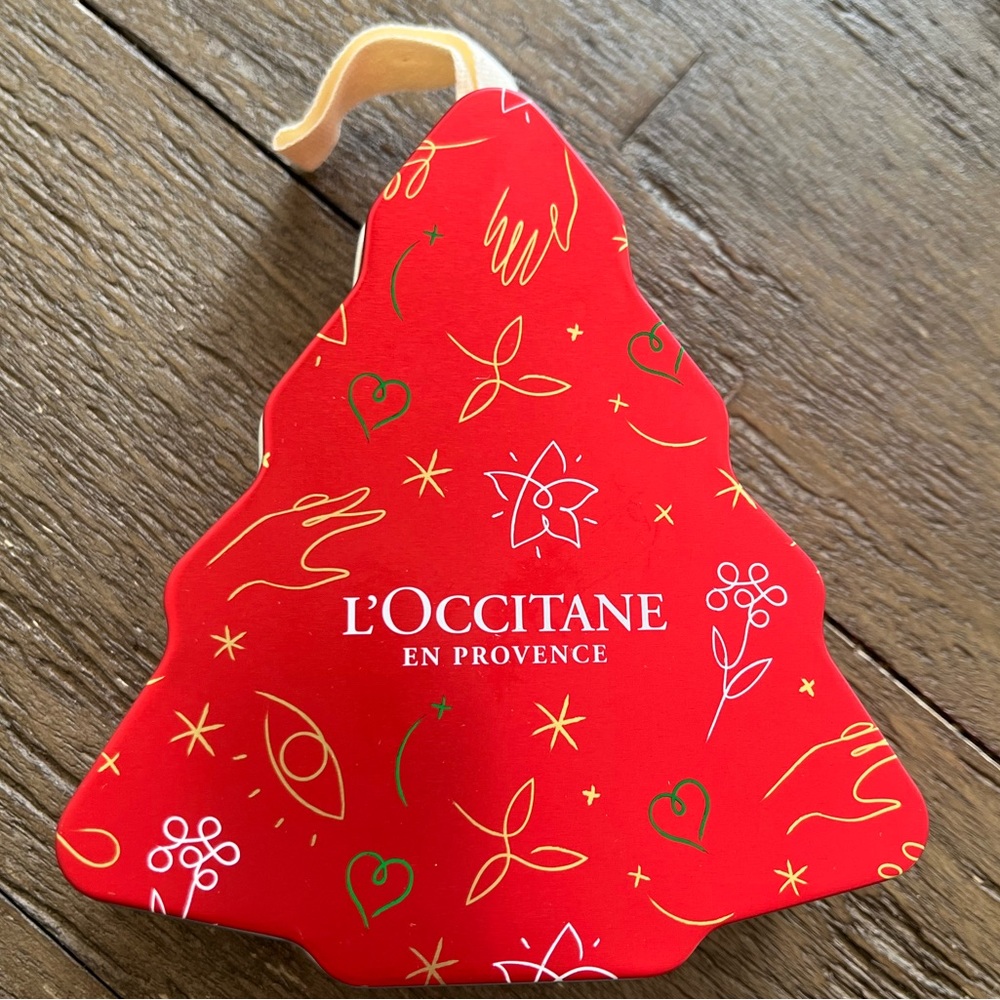 NWOT L’Occitane Cherry Blossom Holiday Set Fleurs De Ceirsier